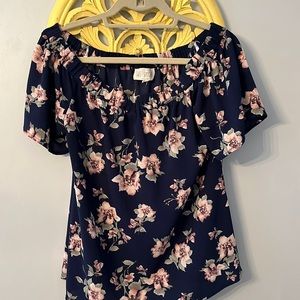 Navy floral short sleeve top Sz L
